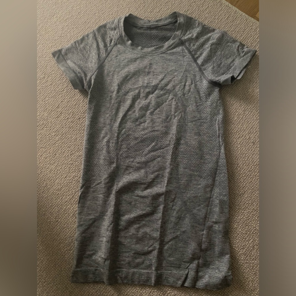Lululemon Swiftly Tech Short-Sleeve Shirt 2.0 Size 2 Slate White